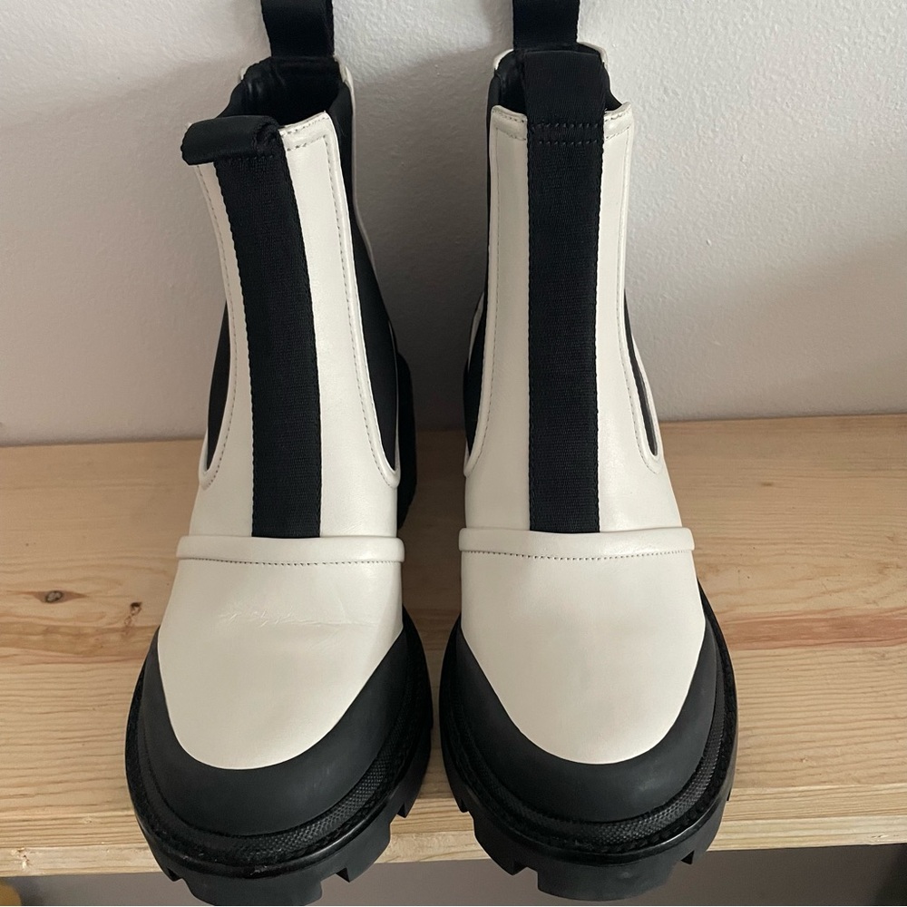 Tory Burch Chelsea Lug Boots White Black Leather Color Block Heels Ankle Sz 8.5